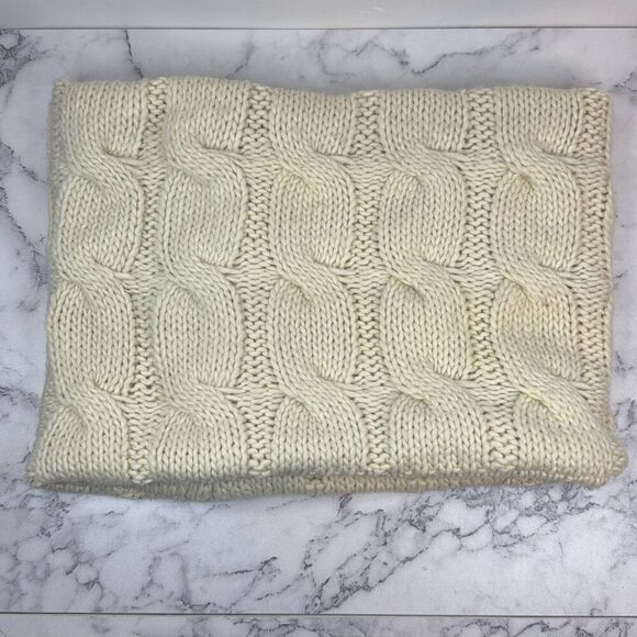 L.L. Bean Cream Chunky Cable Knit Infinity Scarf - Picture 1 of 4